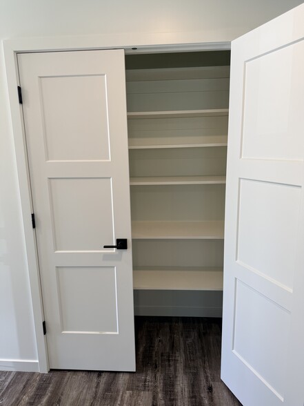 Building Photo - 202 E Plum St