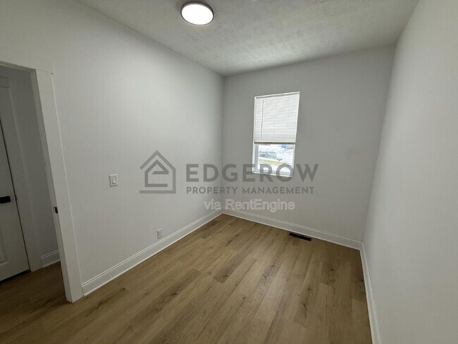 Building Photo - 1004 Garfield Ave NW