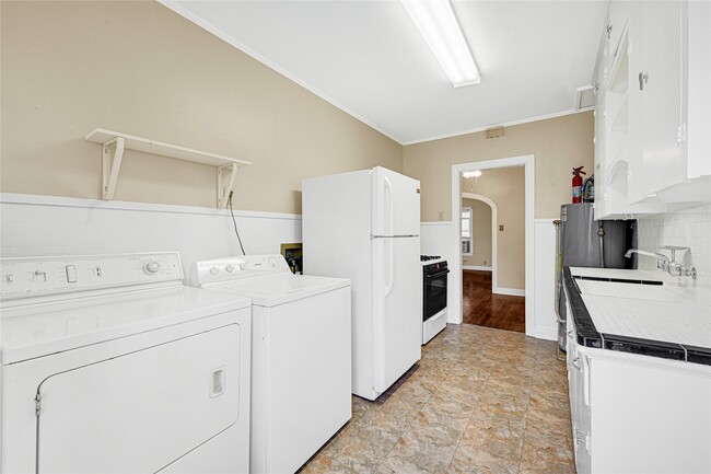 Building Photo - 4304 Pease St