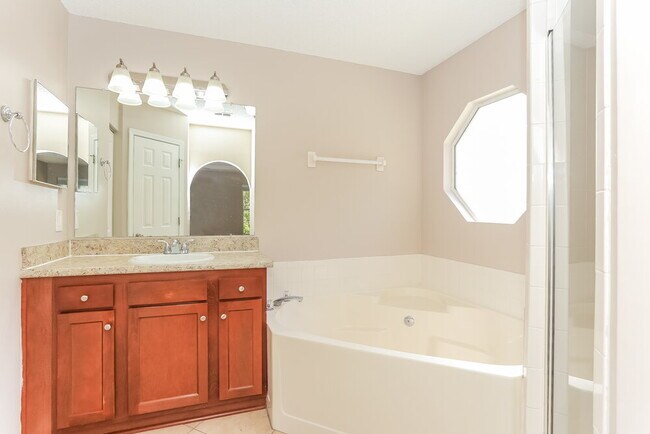 Building Photo - 11321 Hartland Rd