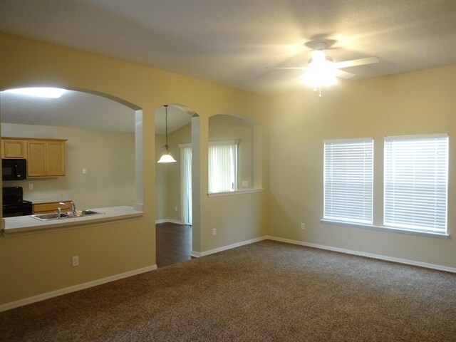 Building Photo - 13895 Devan Lee Dr N