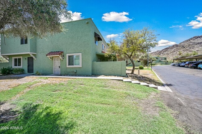 Building Photo - 729 E Cochise Dr