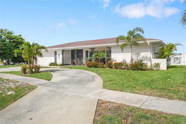 Building Photo - 3916 Doral Dr