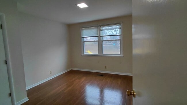 Building Photo - 5944 Port Yakima Ct