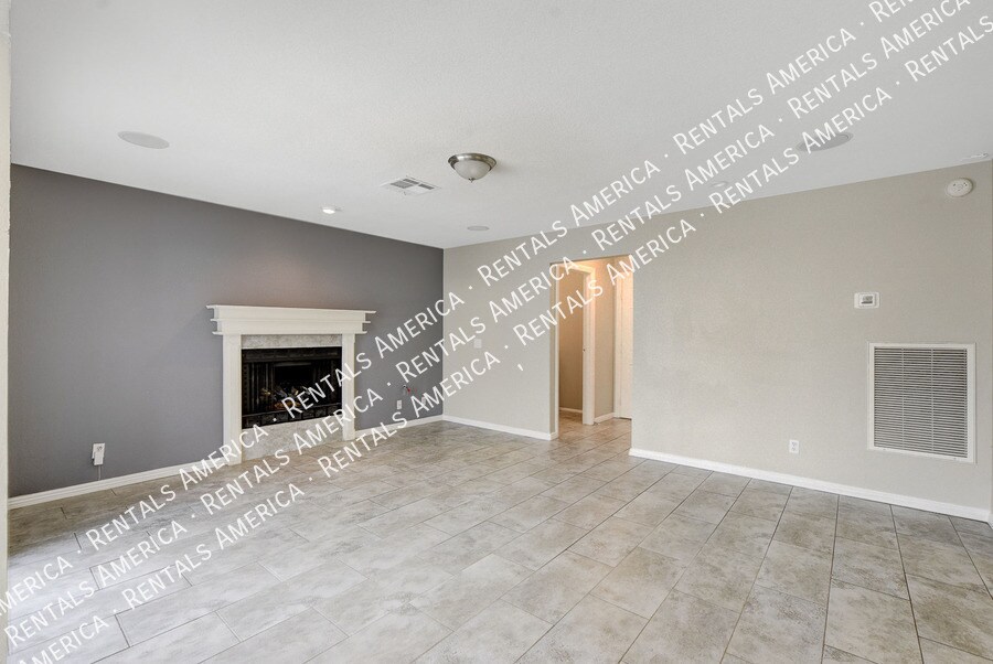 Building Photo - 319 Simon Bolivar Dr