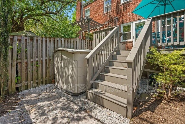 Building Photo - 303 Mt Vernon Ave