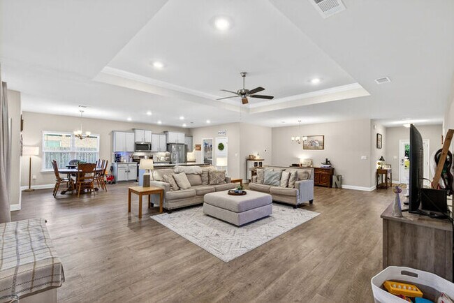 Building Photo - 8009 Crawford Dr
