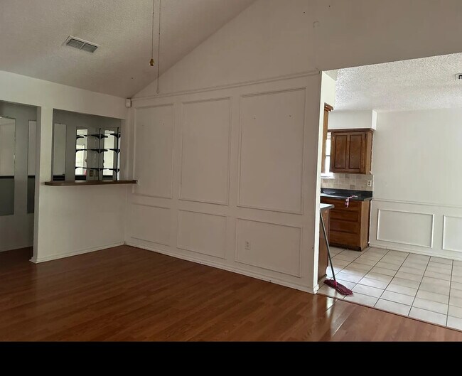 Building Photo - 6824 Loma Vista Dr