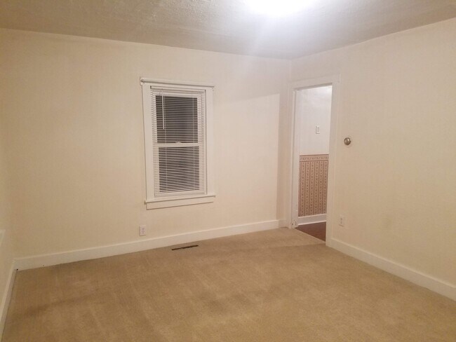 Building Photo - 200 Springhill