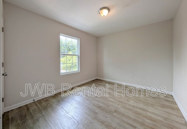 Building Photo - 9021 Dandy Ave