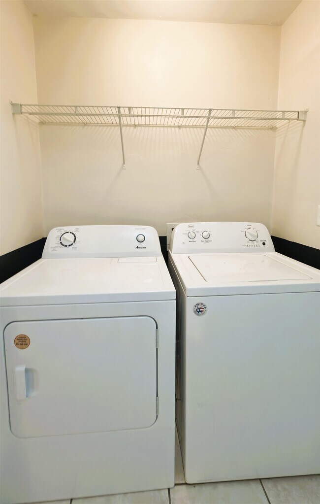 Building Photo - 3189 Sawtooth Dr