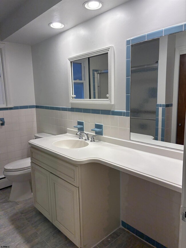 Building Photo - 18 S Oakland Ave