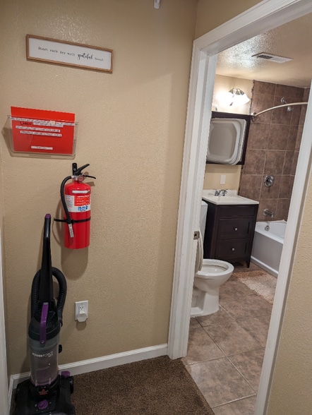 Building Photo - 323 Zuniga St