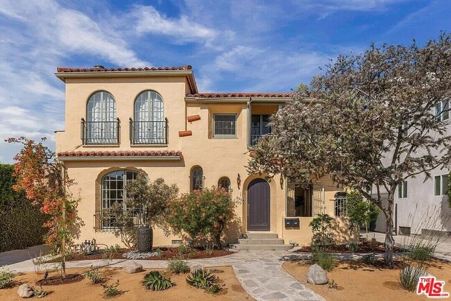 Building Photo - 833 S Curson Ave