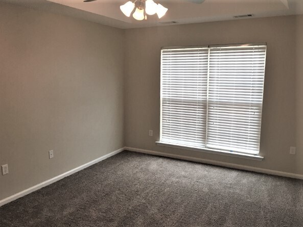 Building Photo - 210 Pine Forest Ln