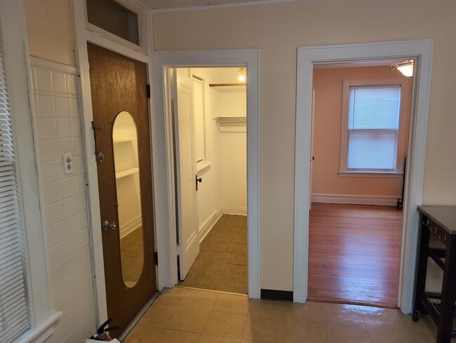 Building Photo - 5622 N Mango Ave