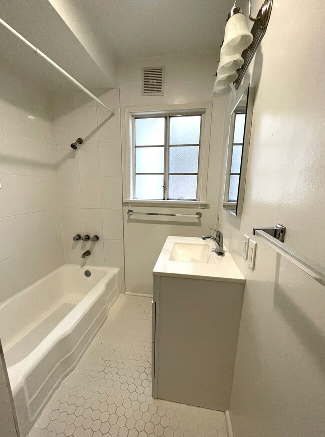 Building Photo - 1706 Pullman Ln