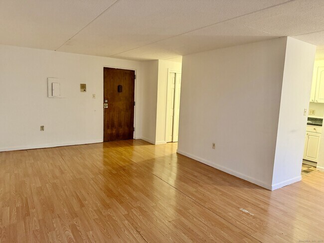 Building Photo - 126 Triangle St