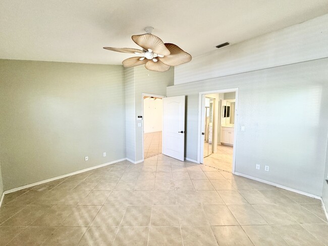 Building Photo - ** IBIS COVE ** 3 BED / 2 BATH - 2 CAR GAR...