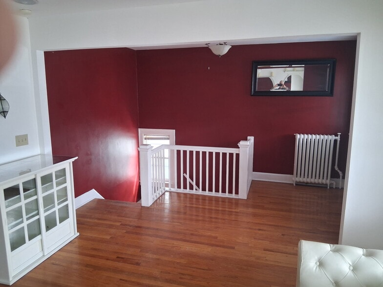 Entry - 624 Providence St