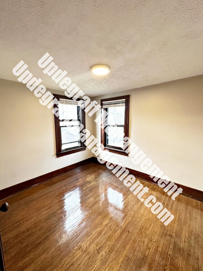 Building Photo - 174 Milton St