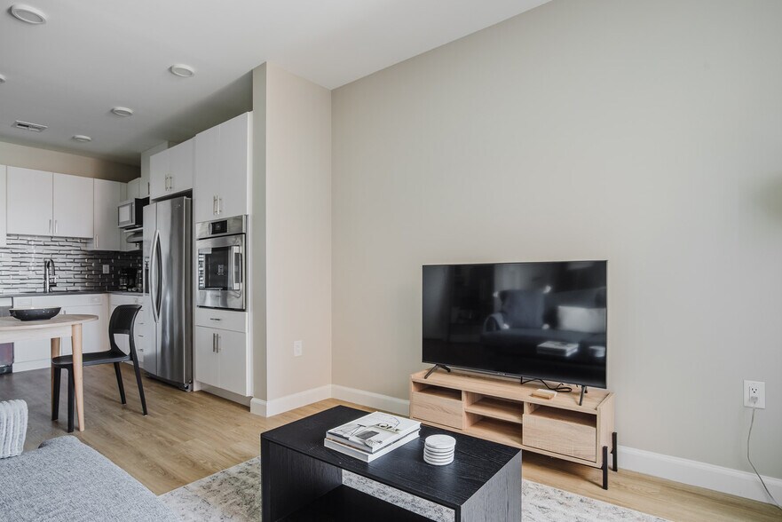 Building Photo - 21 Charles St