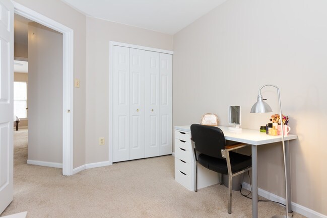 Building Photo - 707 Lions Gate Ln