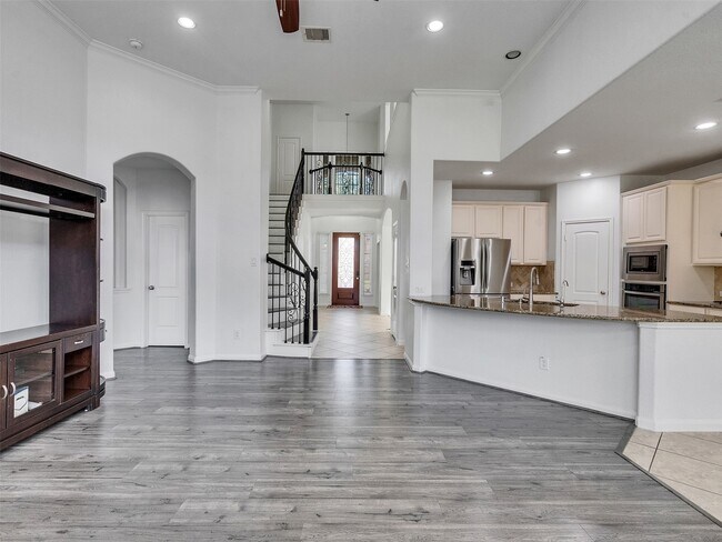 Building Photo - 28655 Maple Red Dr