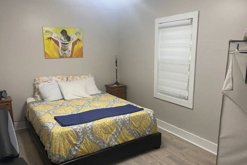 Building Photo - 506 W 48th St