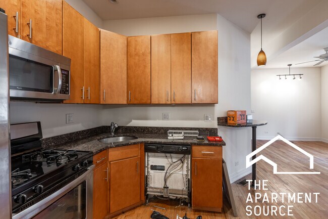 Building Photo - 2835 N Damen Ave