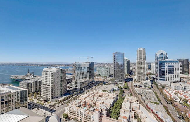 Building Photo - 700 W Harbor Dr