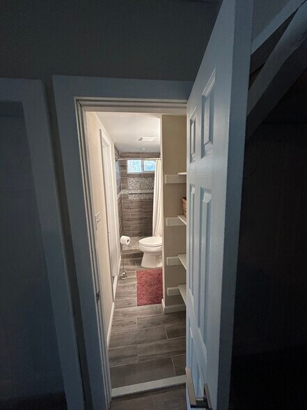 Building Photo - 952 Magothy Ave