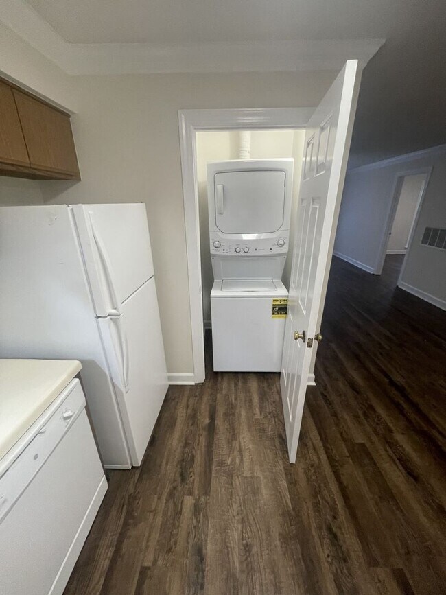 Building Photo - 2 Bedroom 2 Bathroom Condo!