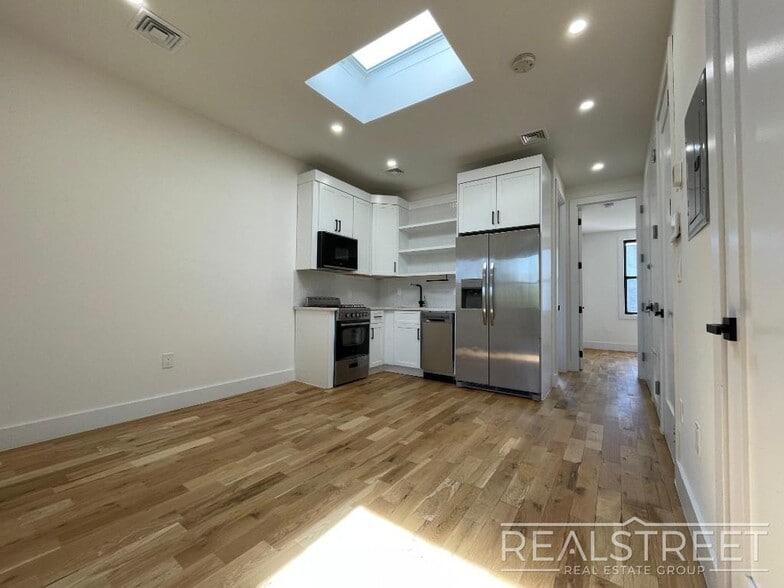 Building Photo - Stunnging NEW 4 Bed floor trhu in Bed Stuy/Ocean Hill with in unit W/D!