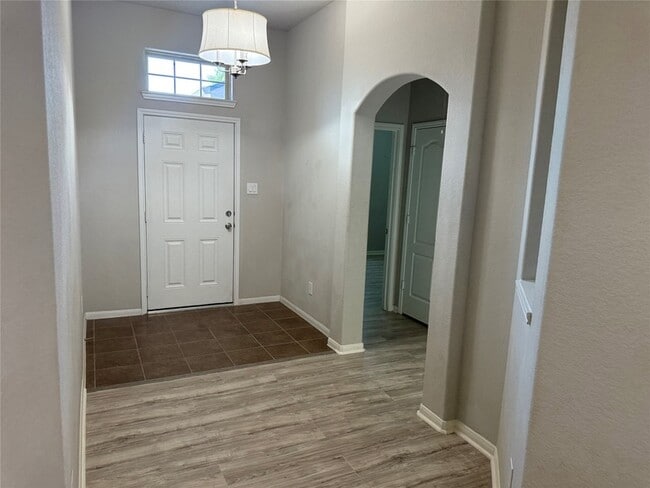 Building Photo - 306 Edgewater Park Dr