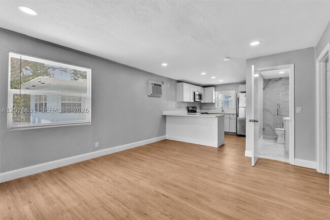 Building Photo - 163 NW 40th St