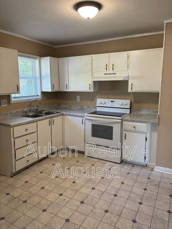 Building Photo - 2516 Kensington Dr E