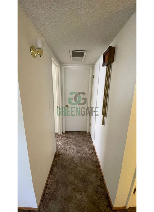 Building Photo - 925 Charleston Ave