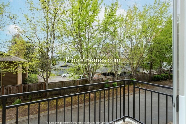 Building Photo - Spacious Three Bedroom Townhome in the Heart of Beaverton!