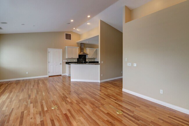 Building Photo - Incredible Home with Lake Views!