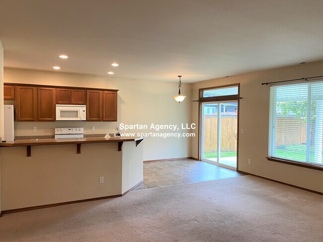 Building Photo - 912 Grinnell Ave SW