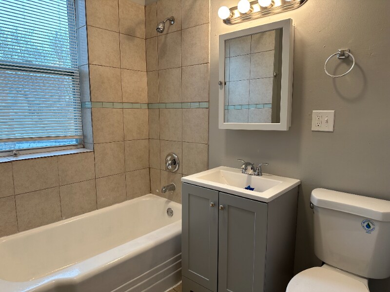 Building Photo - 6633 S Ellis Ave