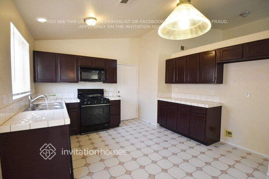 Building Photo - 44251 Tahoe Way