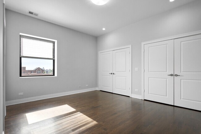 Building Photo - 1412 W Morse Ave