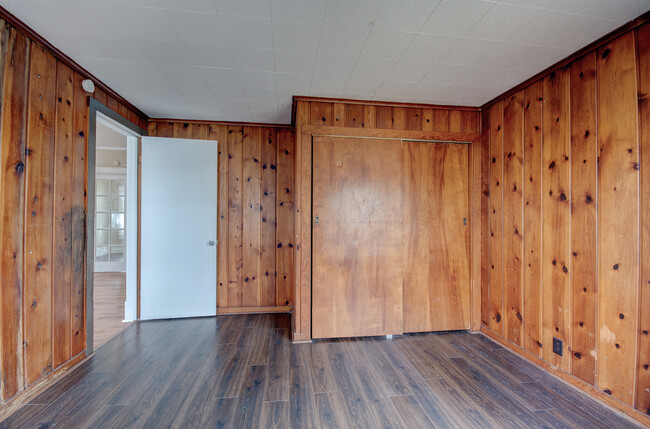 Building Photo - 310 Dewey St