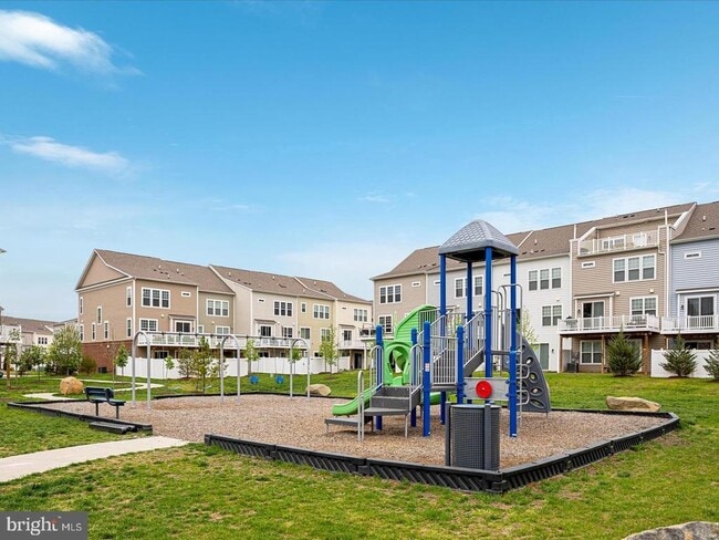 Building Photo - 42939 Running Creek Square