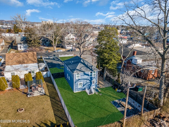 Building Photo - 709 17th Ave