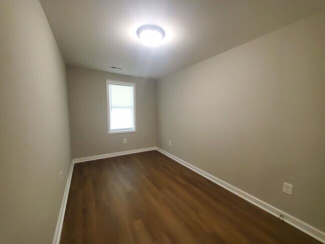 Building Photo - 2618 Graham Rd