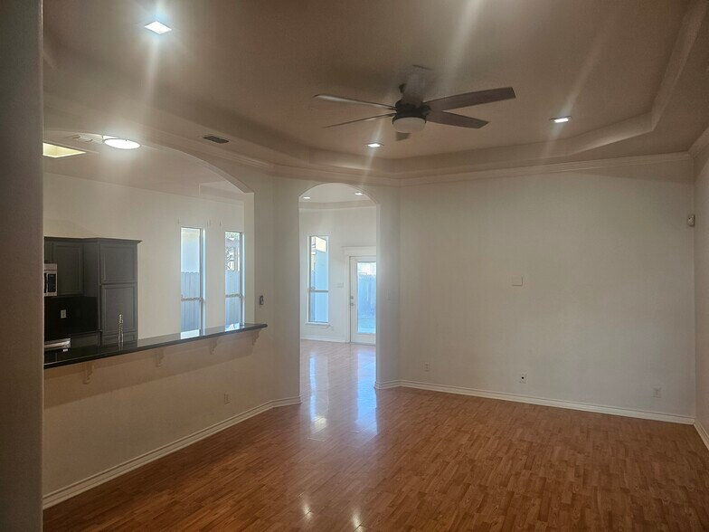 Building Photo - 3315 Omega St