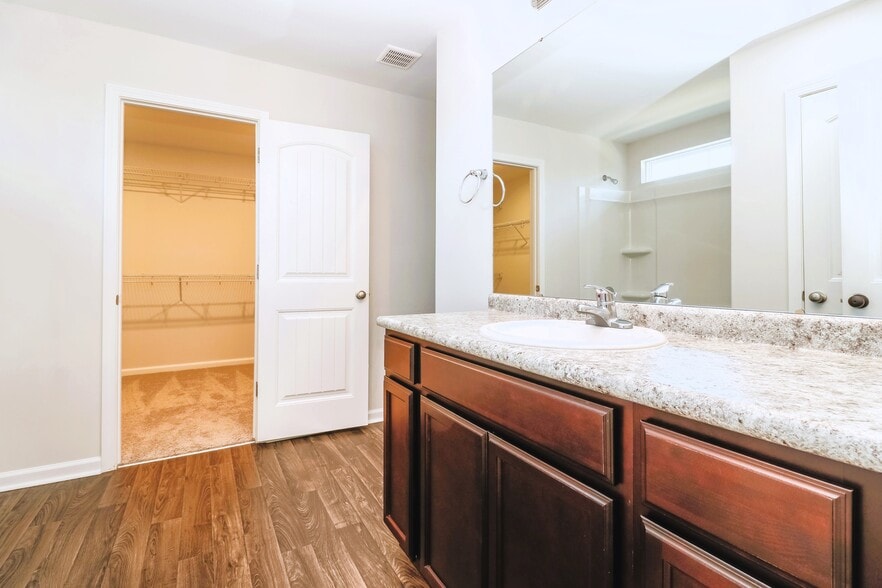 Building Photo - 1127 Autumns Wood Cir E